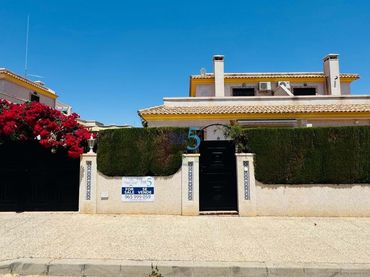 Adossat amb piscina en venda a Orihuela Costa