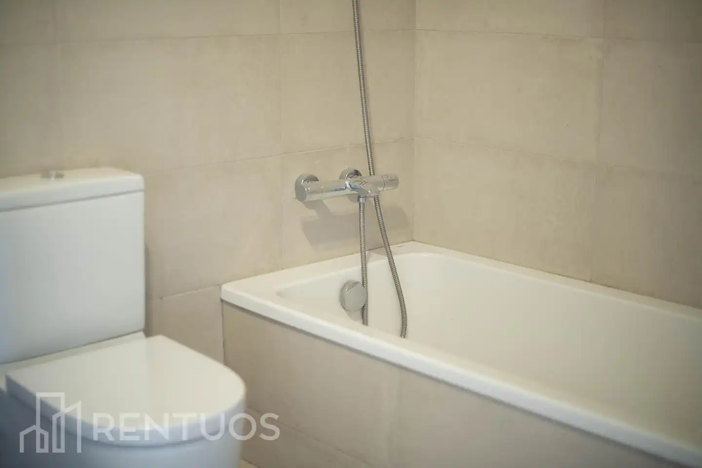 Bathroom of Flat for rent in Badalona  with Air Conditioner, Heating and Parquet flooring