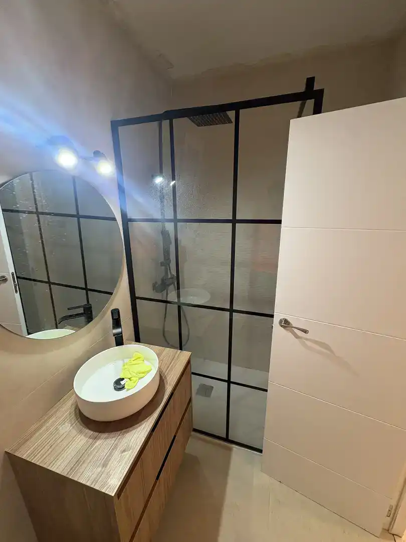 Badezimmer von Wohnung zur Miete in Alfafar mit Klimaanlage und Balkon