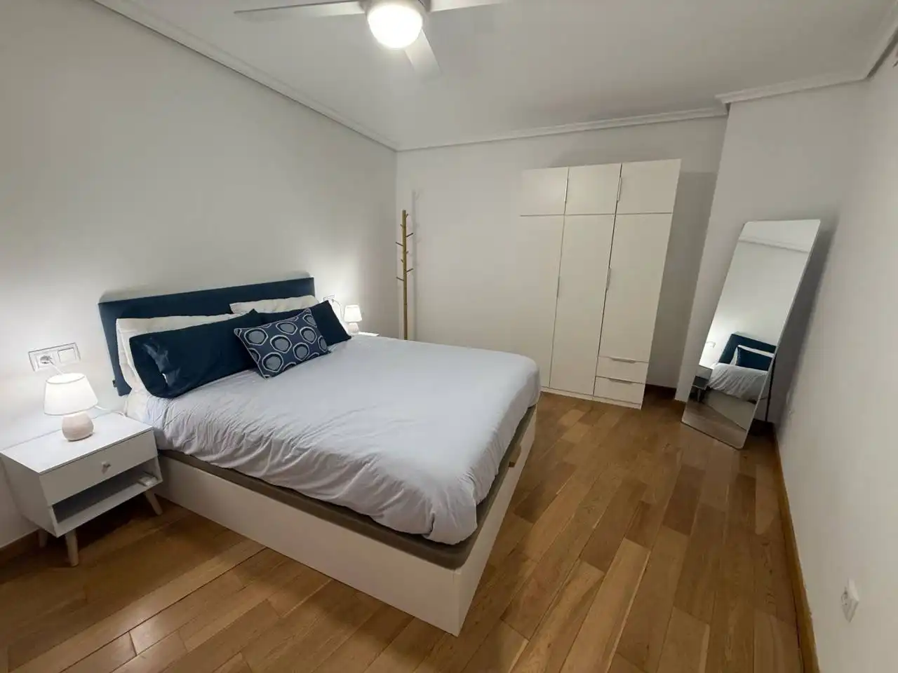 Bedroom of Flat for rent in Valencia  with Air Conditioner, Heating and Furnished
