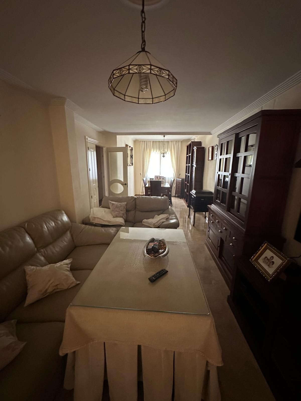 Sala d'estar de Casa adosada en venda en La Puebla del Río amb Aire condicionat i Terrassa