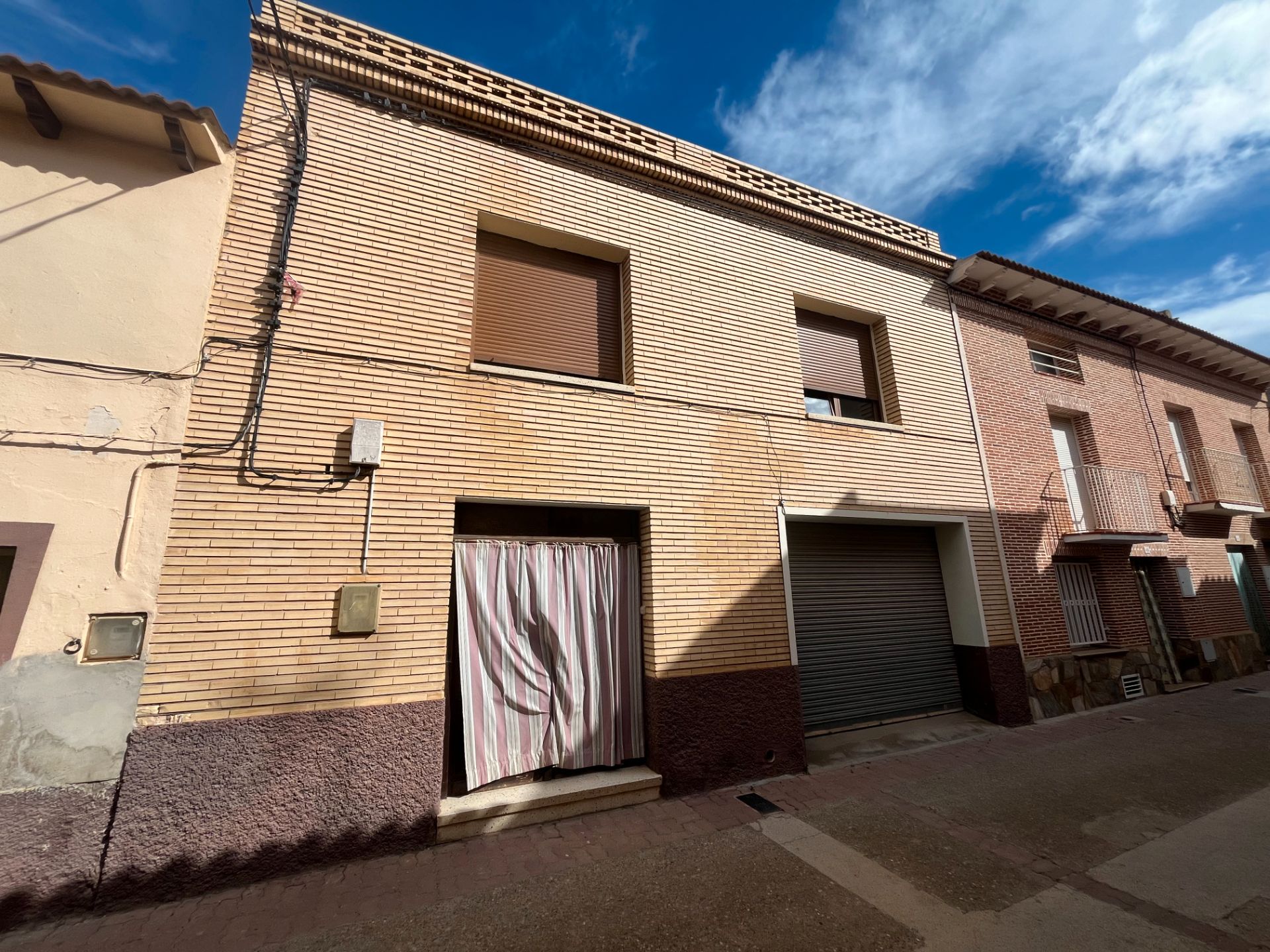 Vista exterior de Casa o xalet en venda en Letux amb Traster, Moblat i Forn