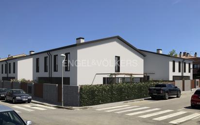 Vista exterior de Casa o xalet en venda en La Garriga amb Aire condicionat, Calefacció i Jardí privat