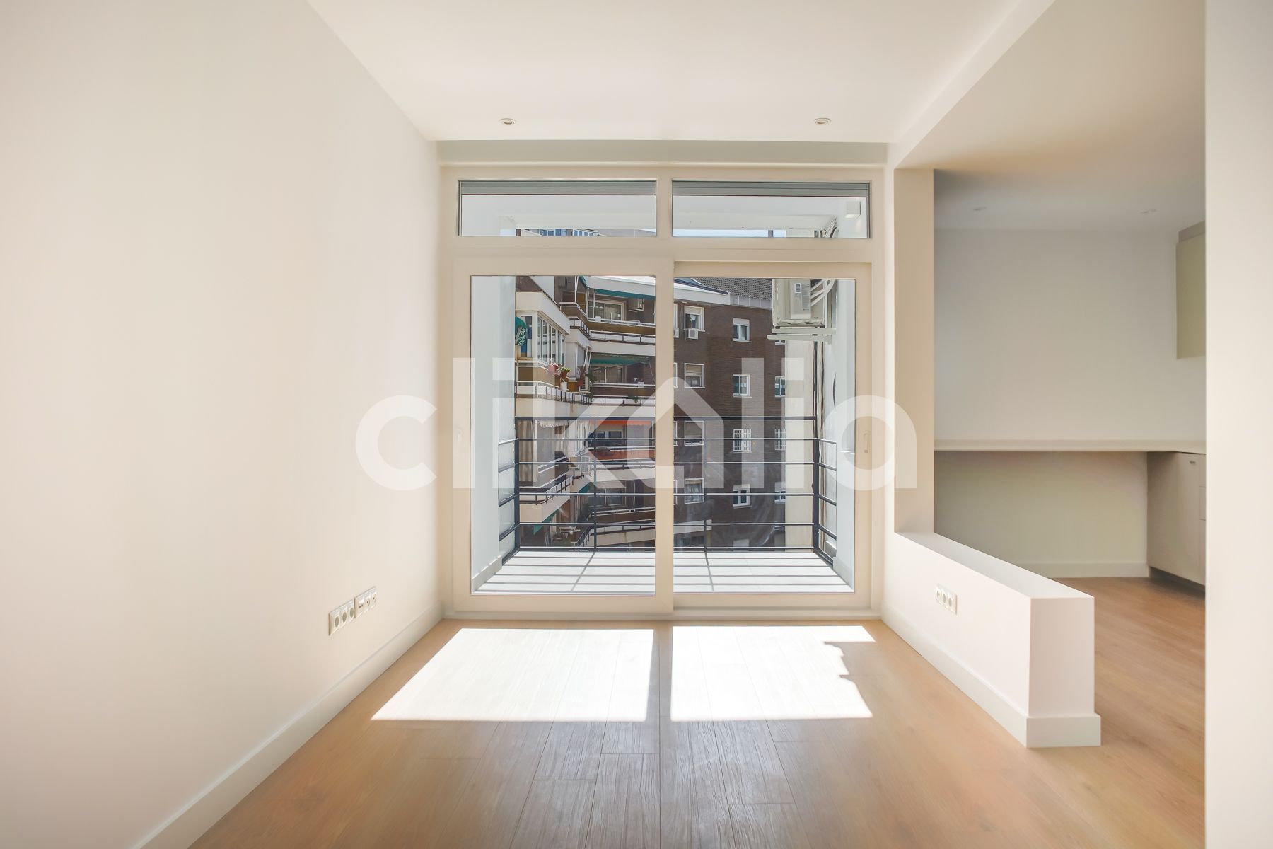 Sala d'estar de Pis en venda en  Madrid Capital amb Aire condicionat, Calefacció i Terrassa