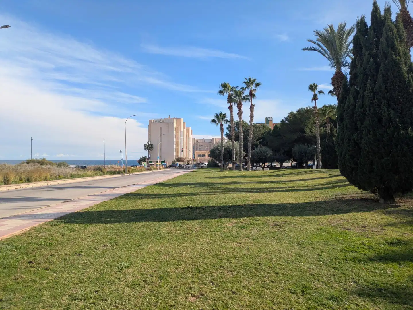 Vista exterior de Pis en venda en El Campello amb Balcó i Piscina comunitària