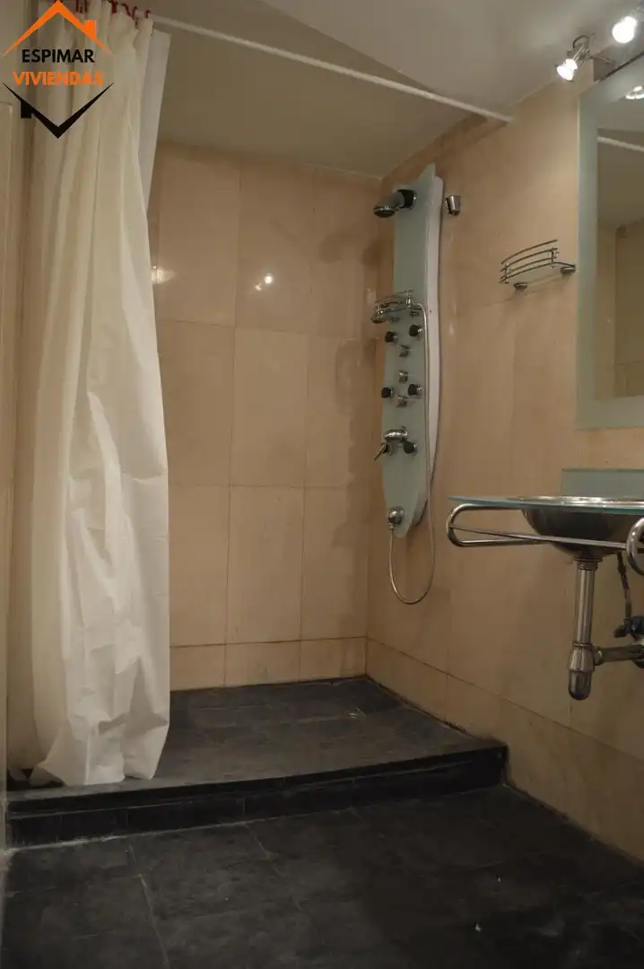Badezimmer von Büro zum Verkauf in Zaragoza