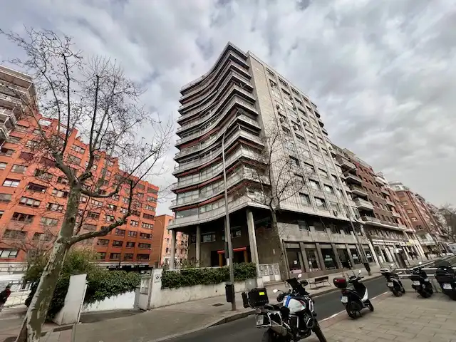Flat with lift for sale in Calle de Cea Bermúdez