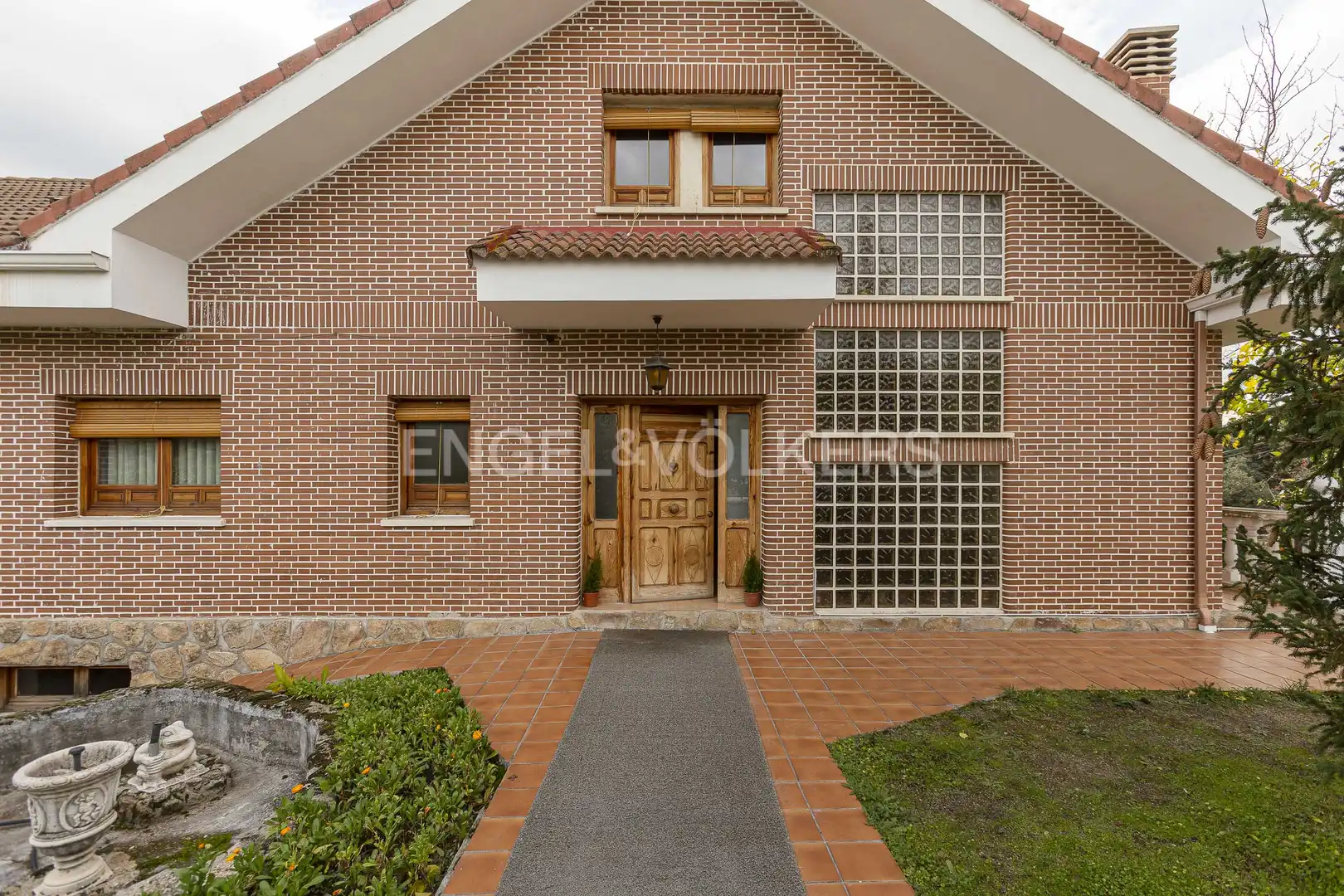 Vista exterior de Casa o xalet en venda en Valdemorillo amb Calefacció, Jardí privat i Terrassa
