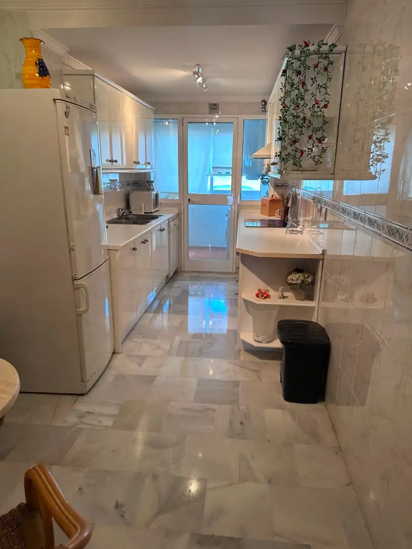 Cocina de Piso de alquiler en Estepona con Aire acondicionado, Terraza y Balcón