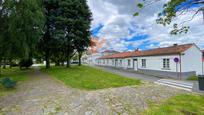 Vista exterior de Casa o xalet en venda en Santiago de Compostela  amb Jardí privat