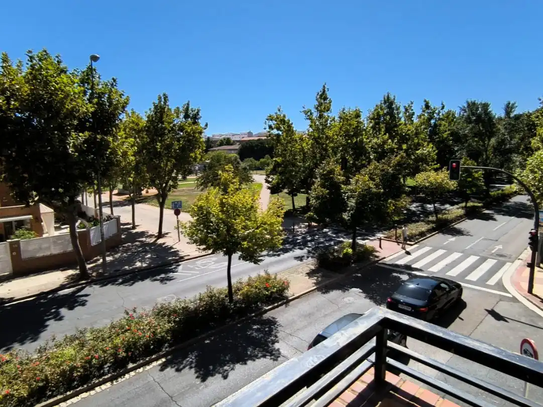 Vista exterior de Oficina en venda en  Logroño amb Aire condicionat, Calefacció i Terrassa