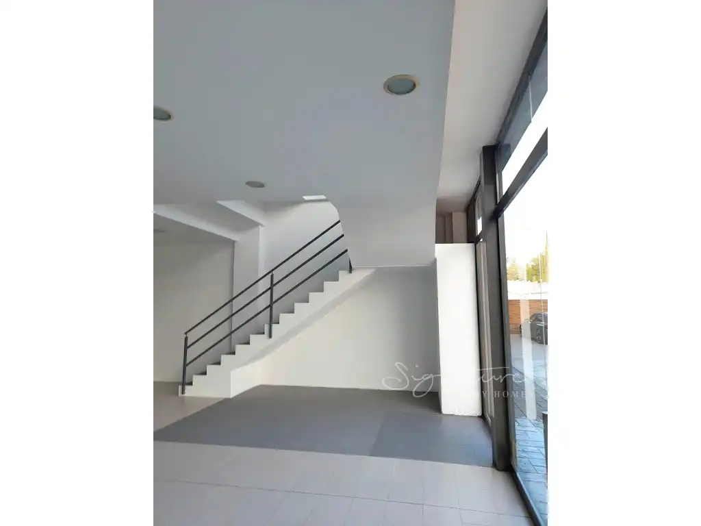 Local comercial en alquiler en Avenida Corts Catalanes 2, imagen 2