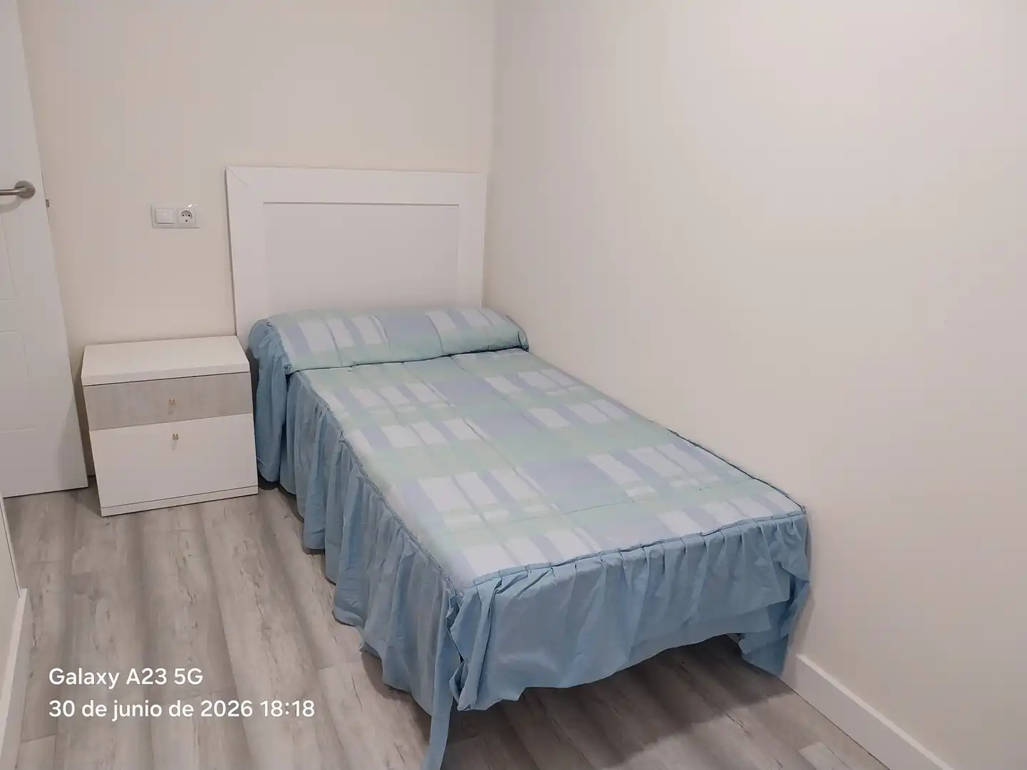 Habitación de Piso de alquiler en Oviedo  con Calefacción, Parquet y Terraza