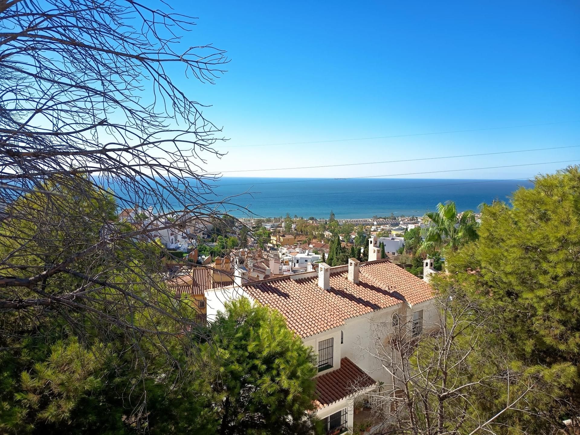Exterior view of Single-family semi-detached for sale in Rincón de la Victoria