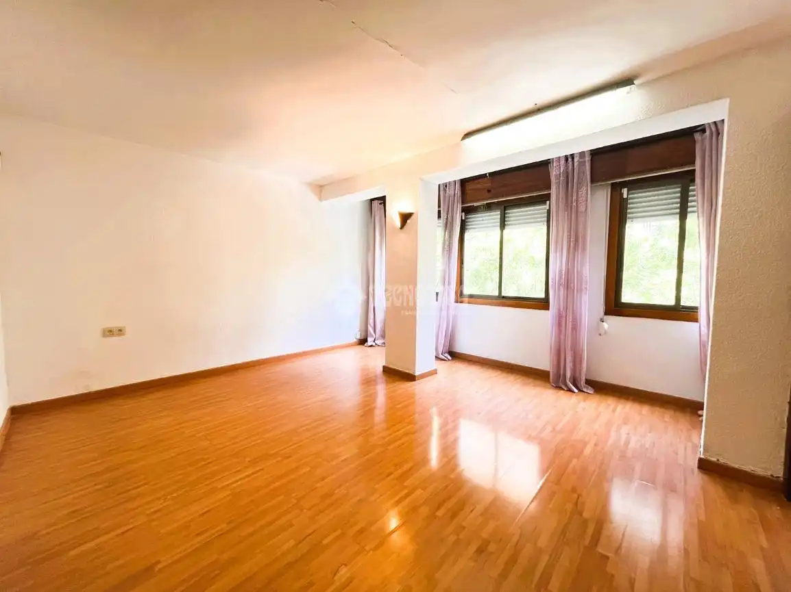 Habitación de Piso en venta en L'Hospitalet de Llobregat con Parquet y Alarma