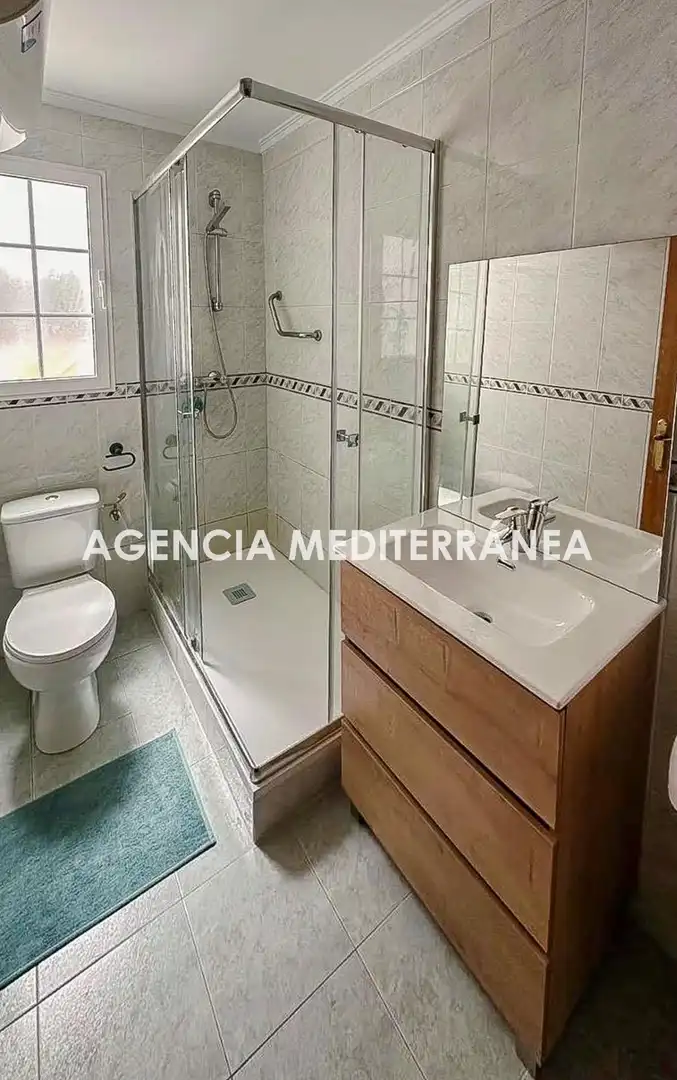 Baño de Piso de alquiler en Valencia con Aire acondicionado, Calefacción y Amueblado