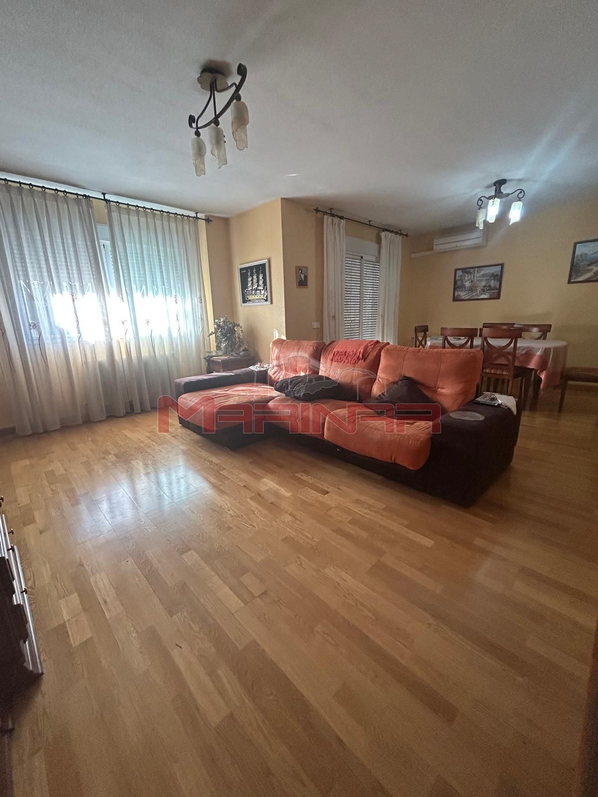 Sala d'estar de Casa adosada en venda en Seseña amb Aire condicionat, Calefacció i Jardí privat