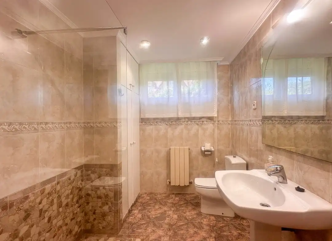 Baño de Casa o chalet en venta en Camargo con Calefacción, Jardín privado y Terraza