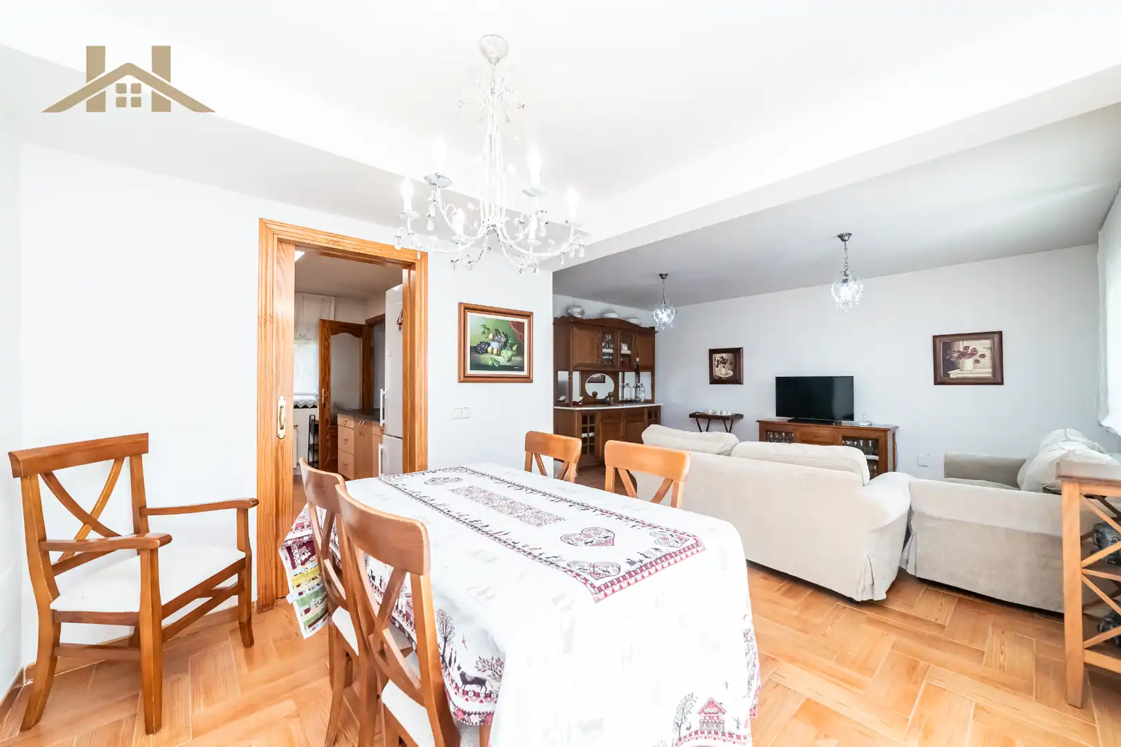 Sala d'estar de Casa adosada en venda en San Martín de Valdeiglesias amb Aire condicionat, Calefacció i Jardí privat