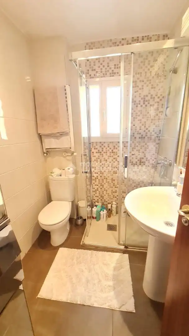 Bathroom of Flat for sale in Zaragoza  with Heating and Parquet flooring