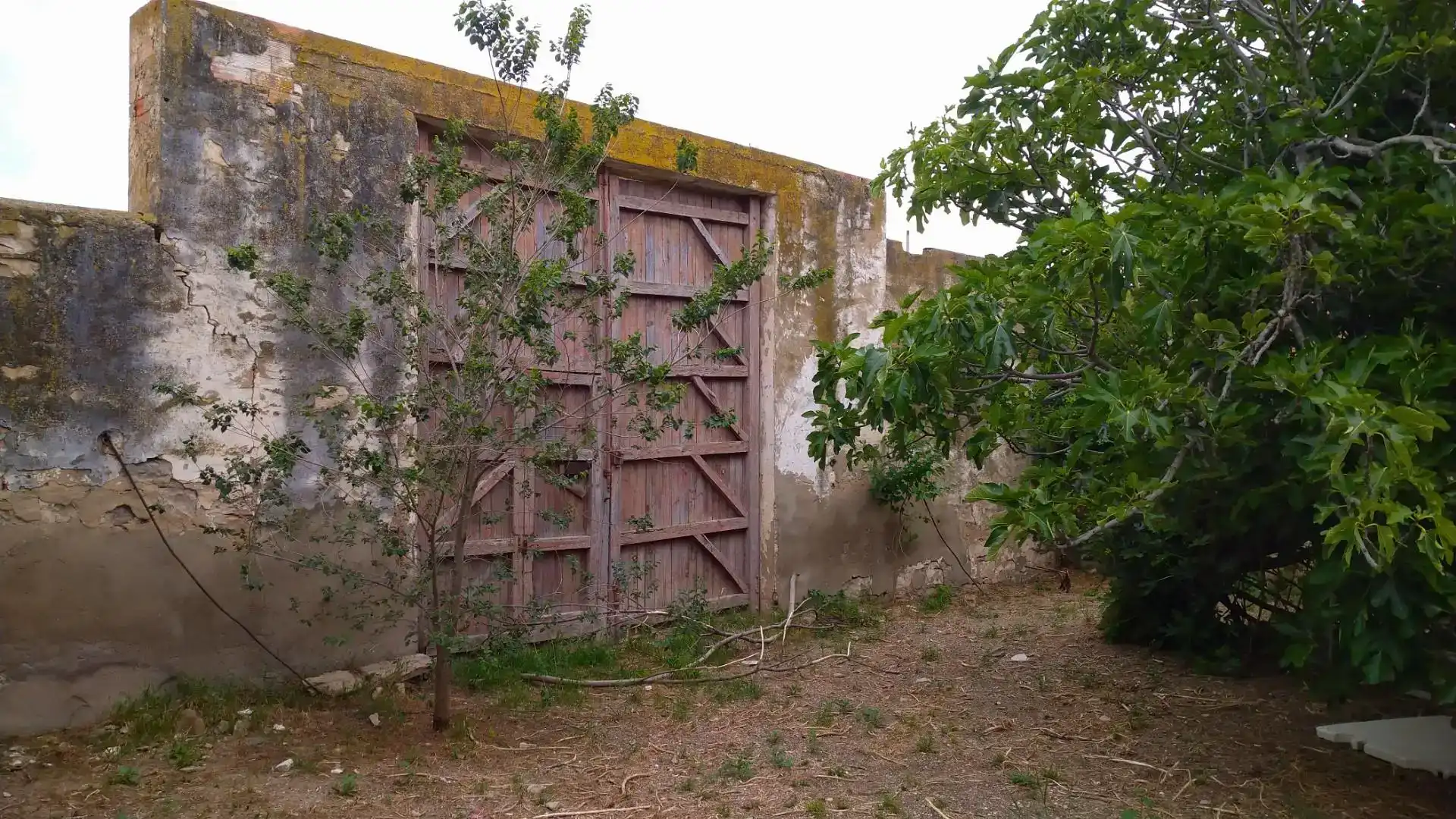 Vista exterior de Casa adosada en venda en Cabanillas amb Balcó