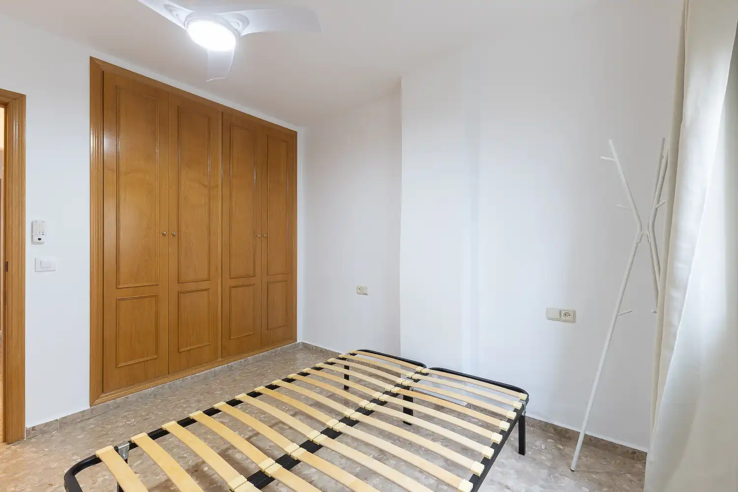Schlafzimmer von Wohnung zur Miete in Valencia mit Klimaanlage, Heizung und Balkon