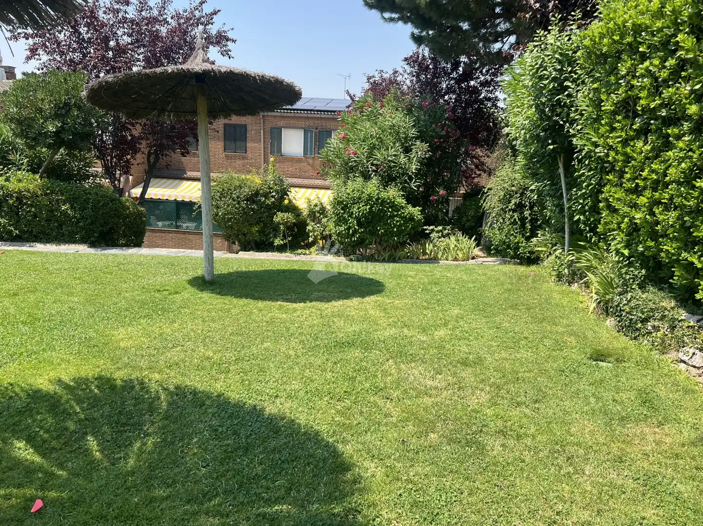 Jardí de Casa adosada en venda en Majadahonda amb Aire condicionat, Calefacció i Jardí privat