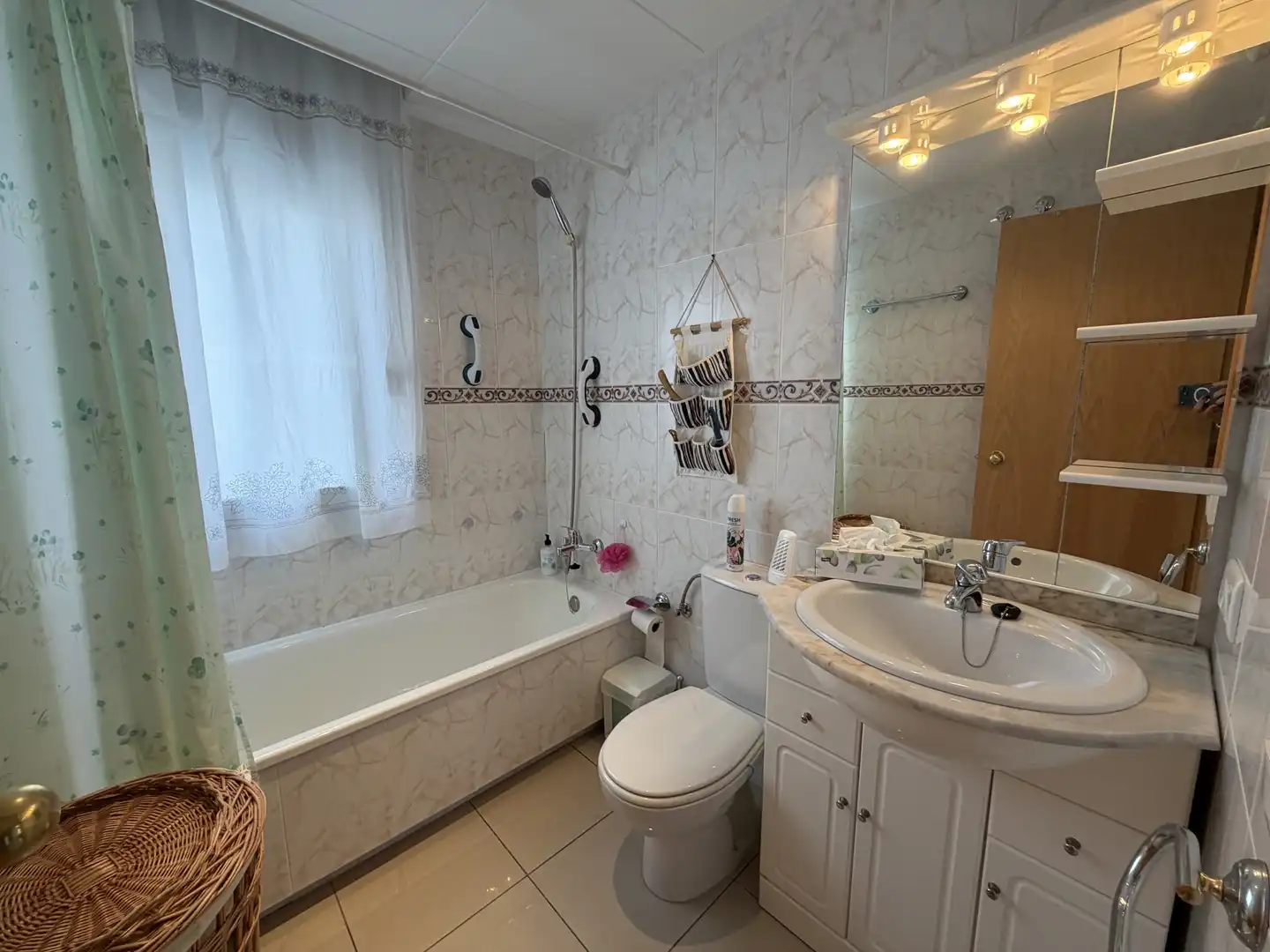 Baño de Piso en venta en Roses con Calefacción, Piscina y Balcón