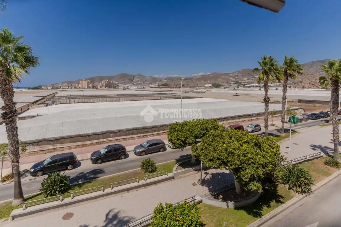 Vista exterior de Piso en venta en La Zubia con Terraza