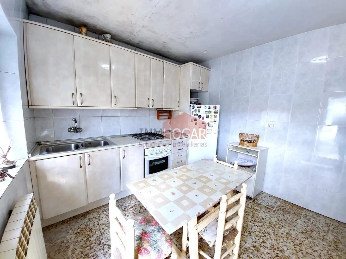 Cuina de Casa o xalet en venda en Palacios de Goda amb Calefacció, Terrassa i Traster