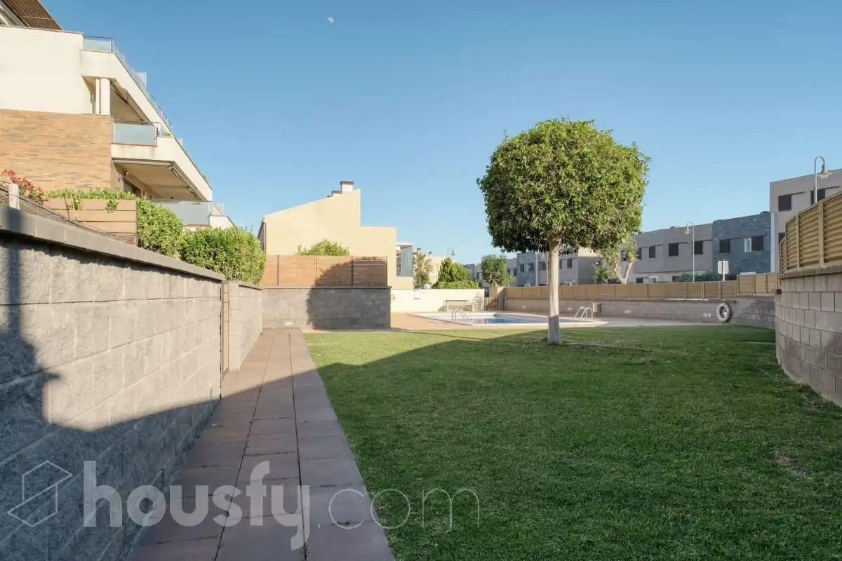 Außenansicht von Maisonette zum Verkauf in Roda de Berà mit Klimaanlage, Terrasse und Abstellraum