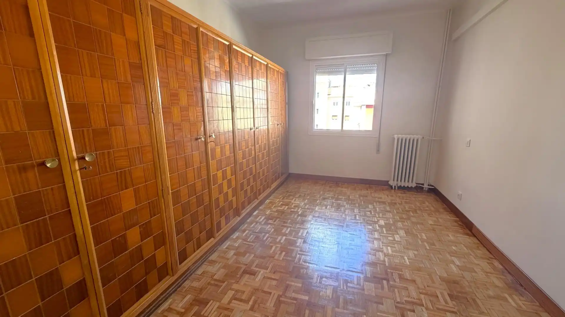 Dormitori de Pis de lloguer en Madrid amb Aire condicionat, Calefacció i Parquet