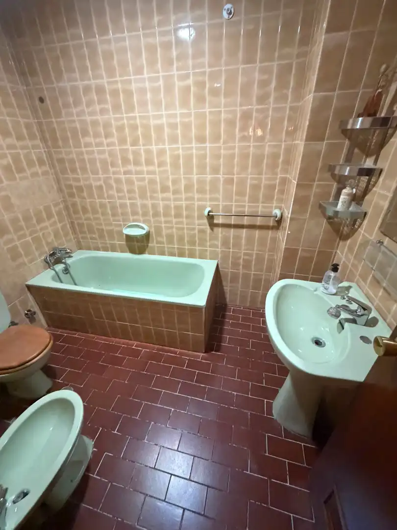 Bathroom of Flat for share in Jaén  with Air Conditioner, Heating and Furnished