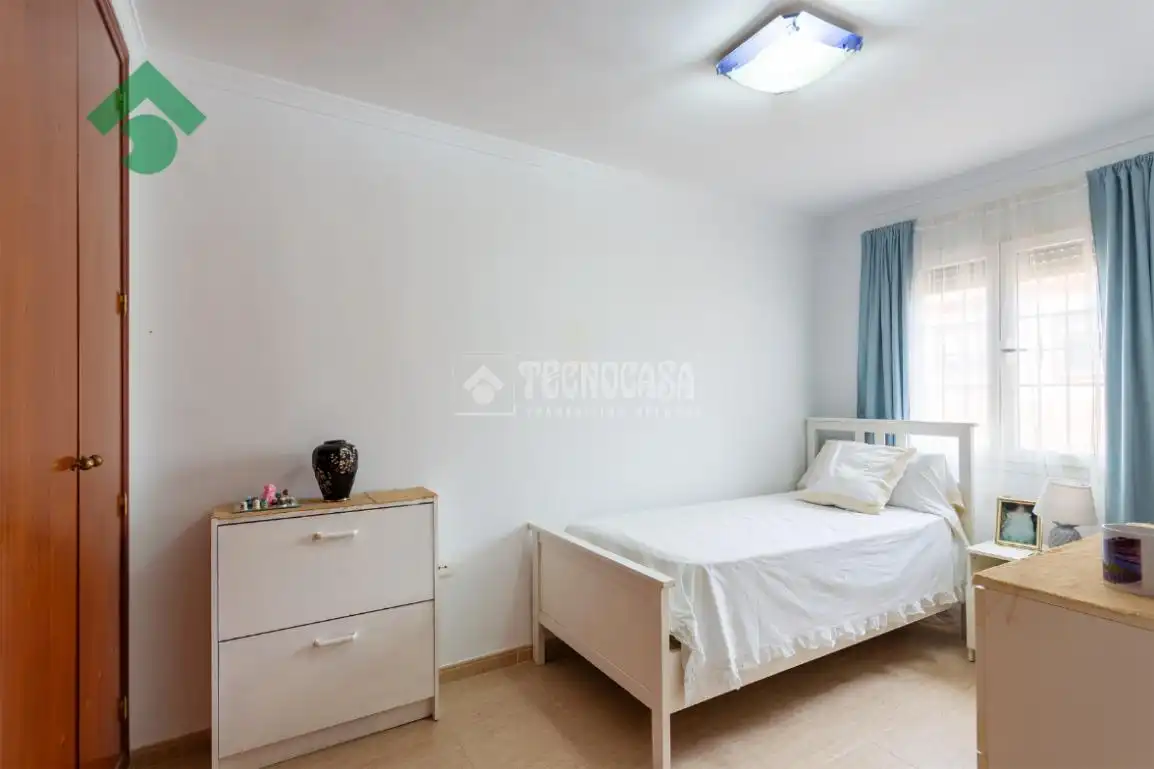 Dormitori de Casa adosada en venda en Vélez-Málaga amb Aire condicionat, Terrassa i Piscina comunitària