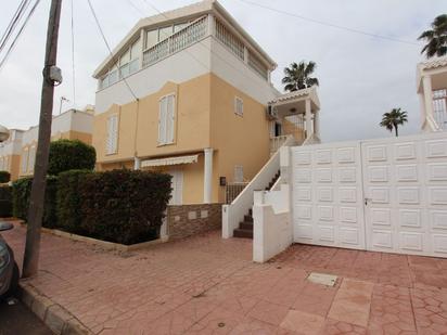 Vista exterior de Apartament en venda en Guardamar del Segura amb Aire condicionat i Piscina