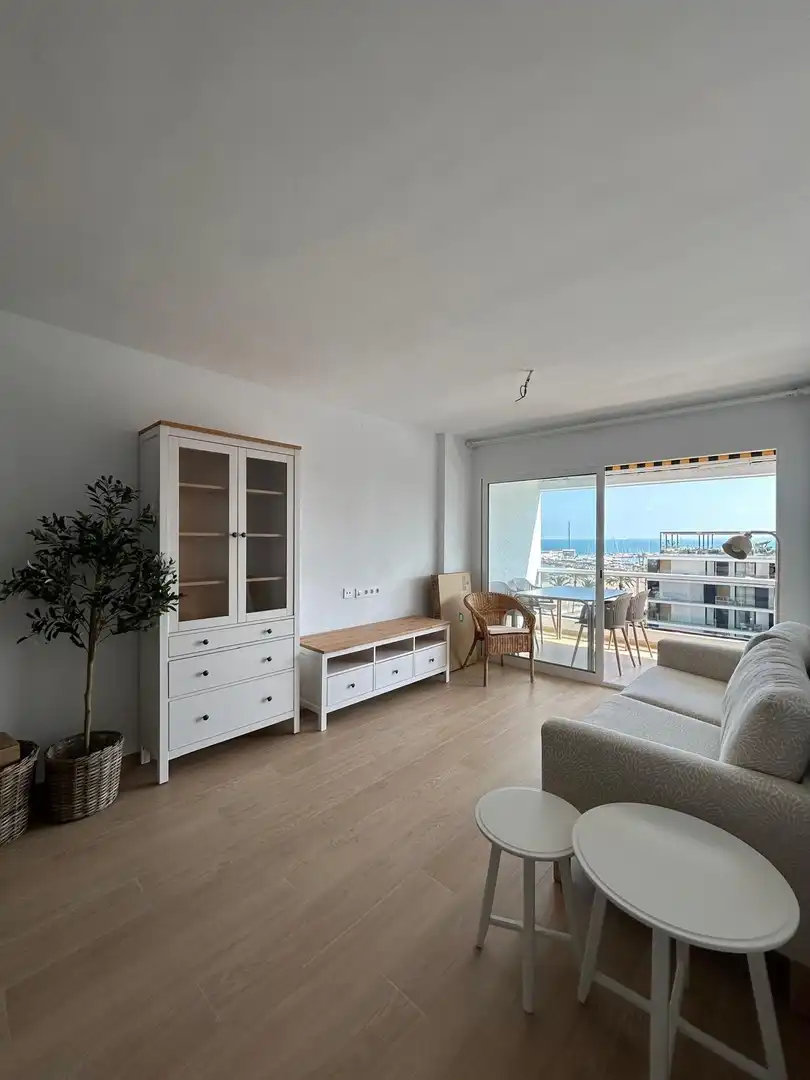 Sala d'estar de Apartament de lloguer en El Puig de Santa Maria amb Parquet, Terrassa i Moblat