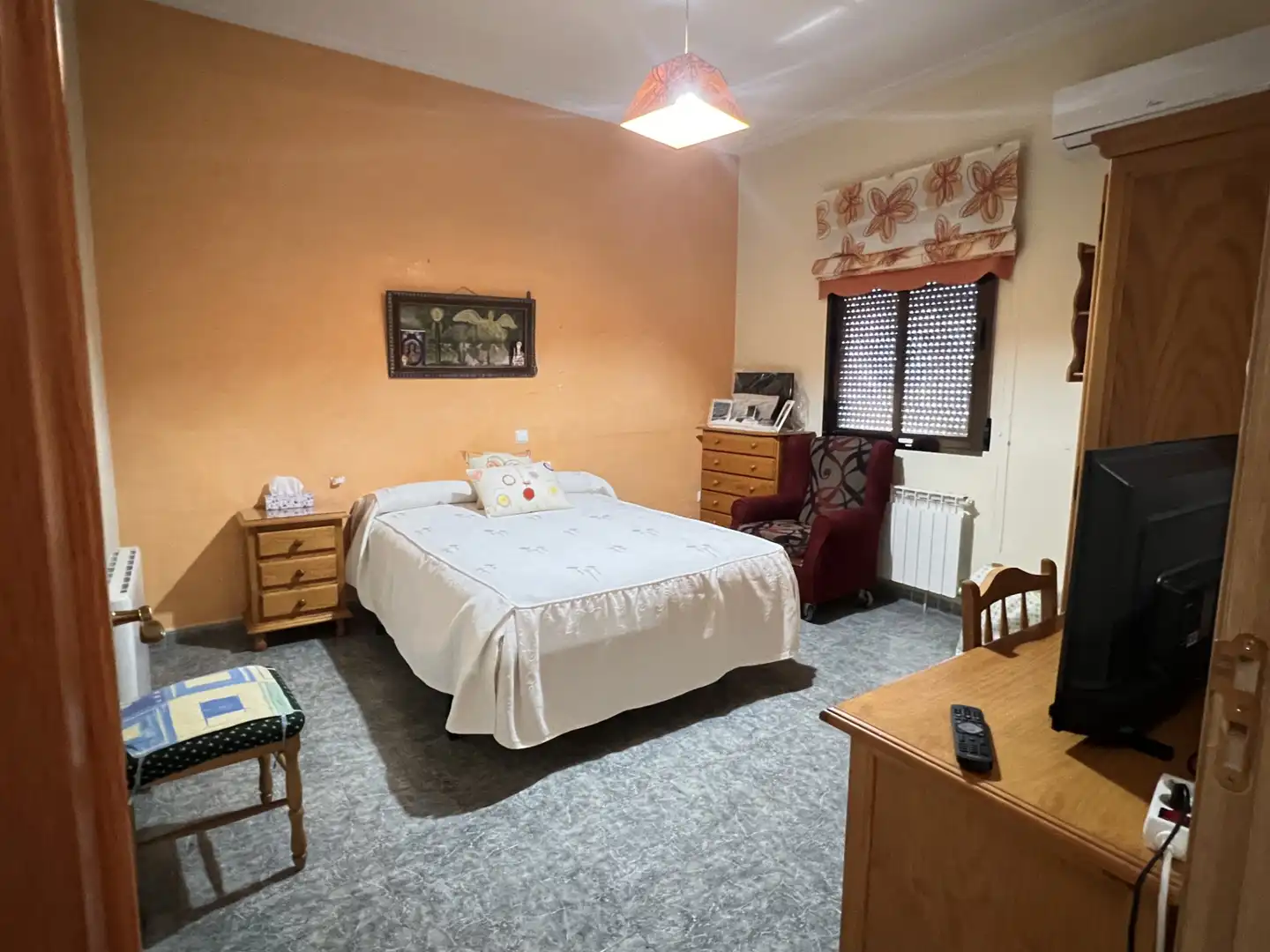Schlafzimmer von Haus oder Chalet zum Verkauf in Herencia mit Klimaanlage, Heizung und Möbliert