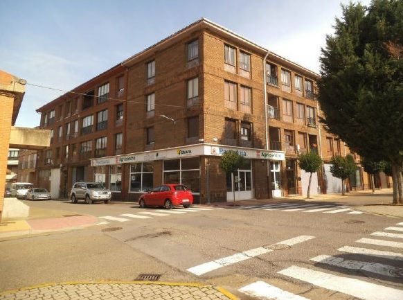 Vista exterior de Piso en venta en Sahagún con Aire acondicionado, Calefacción y Piscina