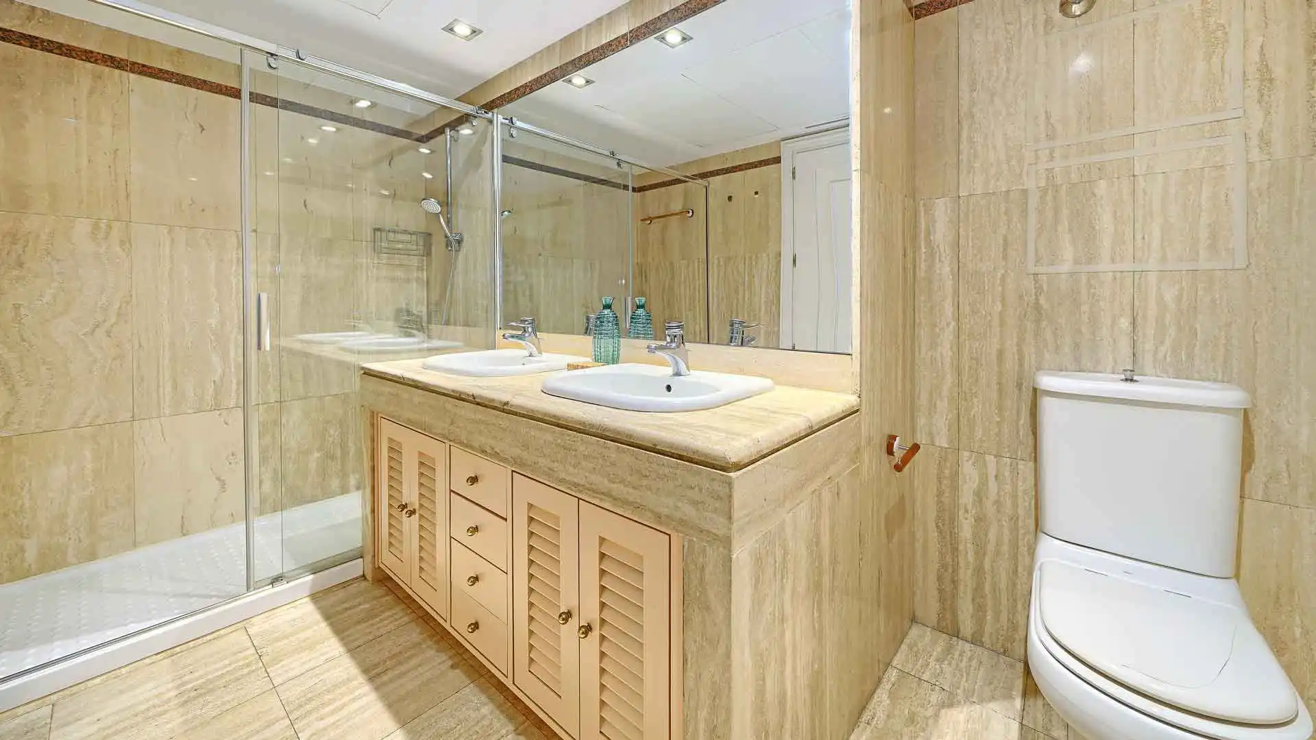 Bany de Apartament en venda en Marbella amb Aire condicionat, Terrassa i Piscina