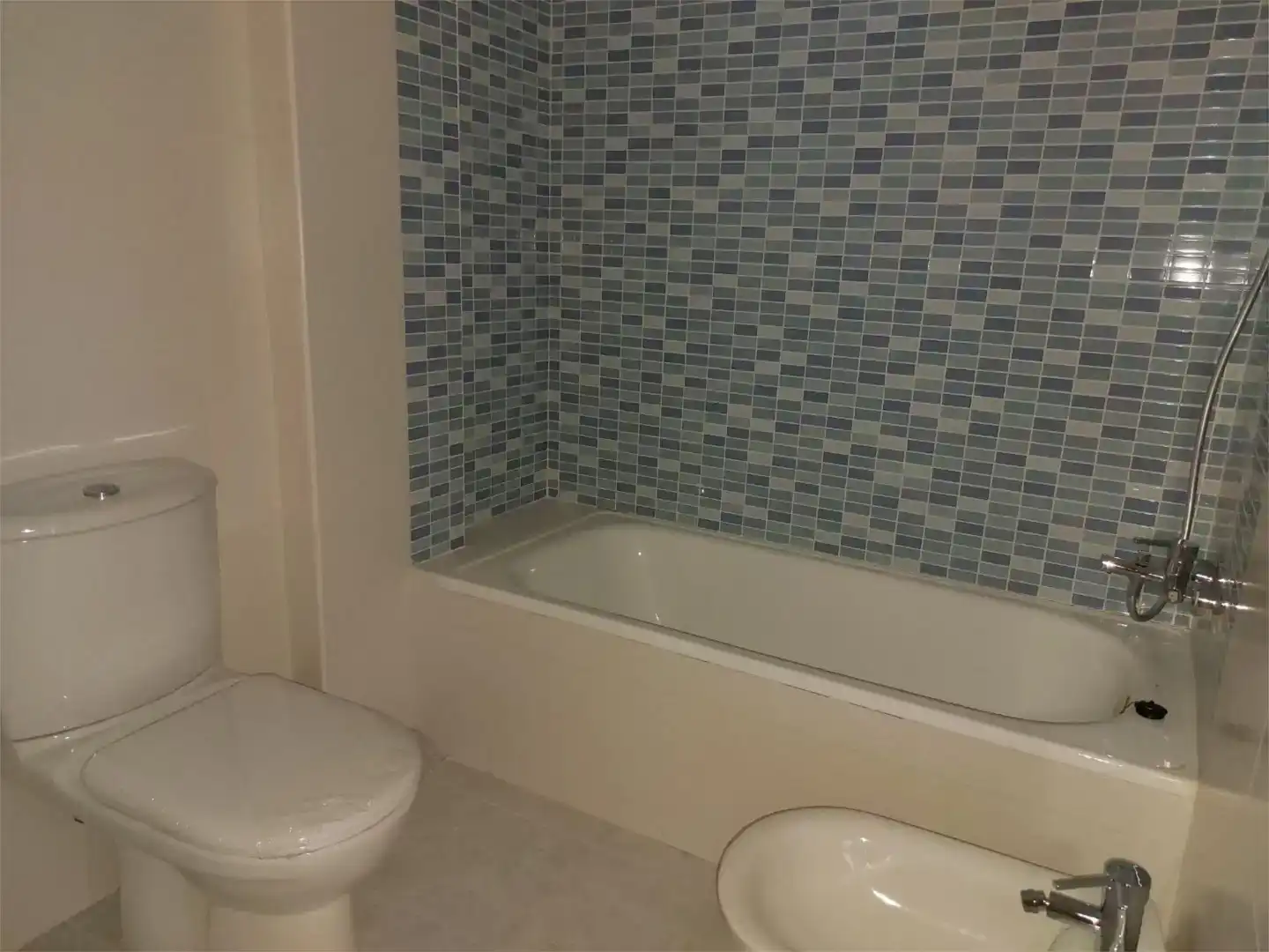 Bany de Pis en venda en Chilches / Xilxes amb Piscina i Balcó