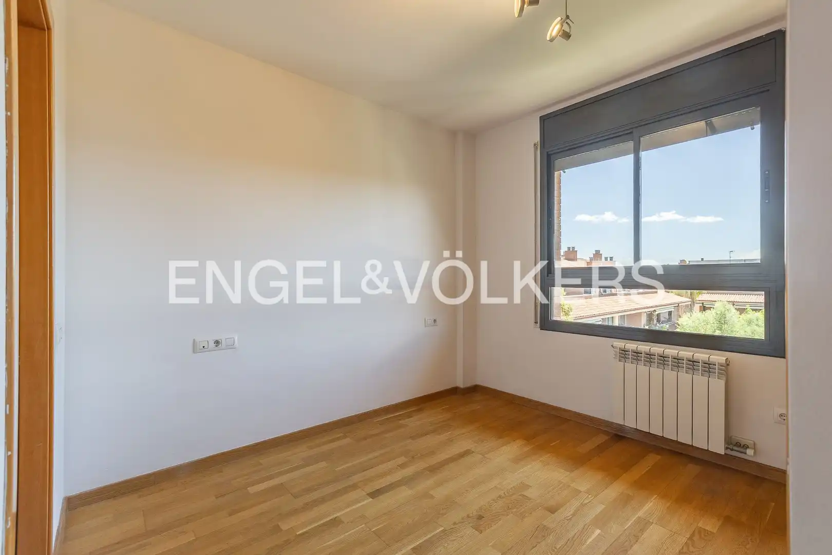 Bedroom of Flat for sale in Sant Cugat del Vallès  with Heating, Private garden and Parquet flooring