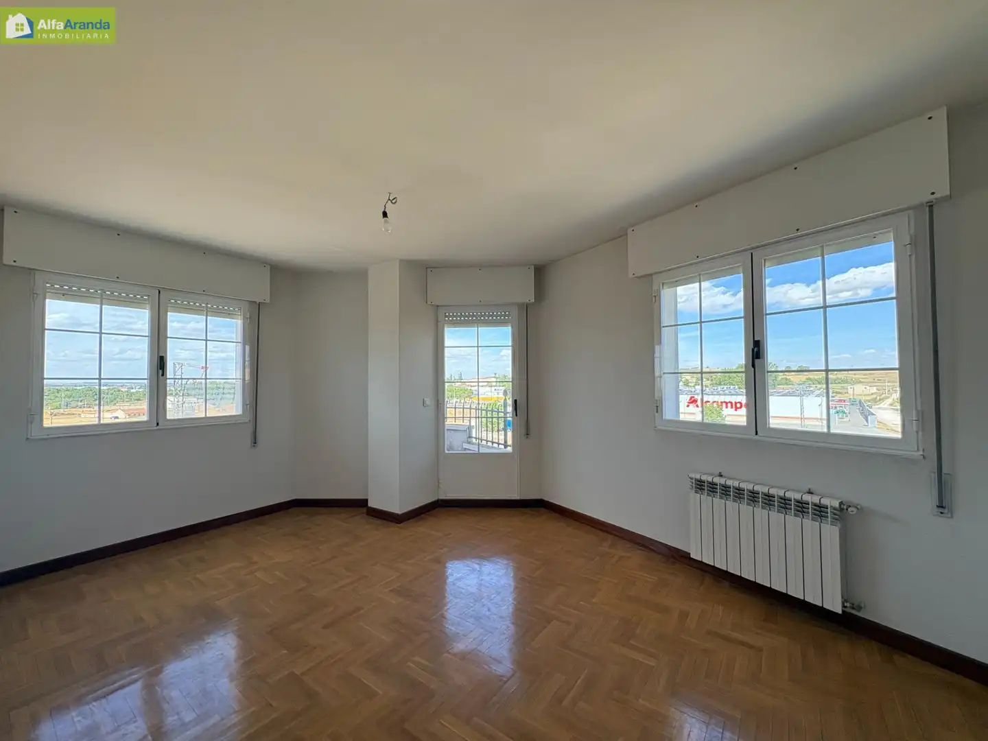Living room of Flat for sale in Aranda de Duero  with Heating, Parquet flooring and Terrace