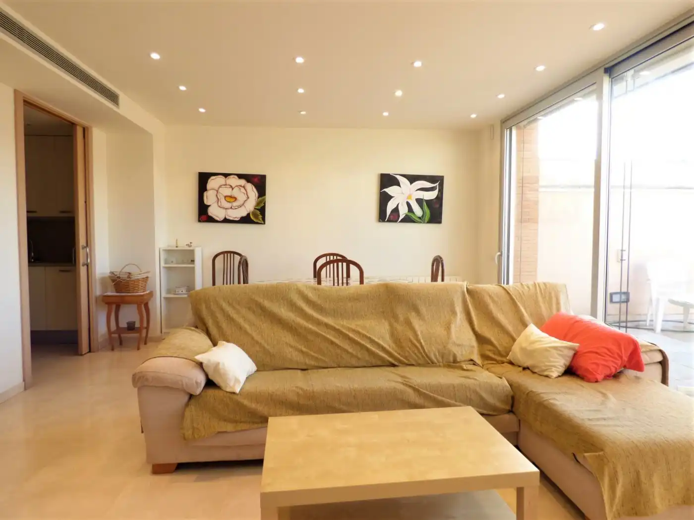 Sala d'estar de Casa o xalet en venda en Manresa amb Aire condicionat, Calefacció i Terrassa
