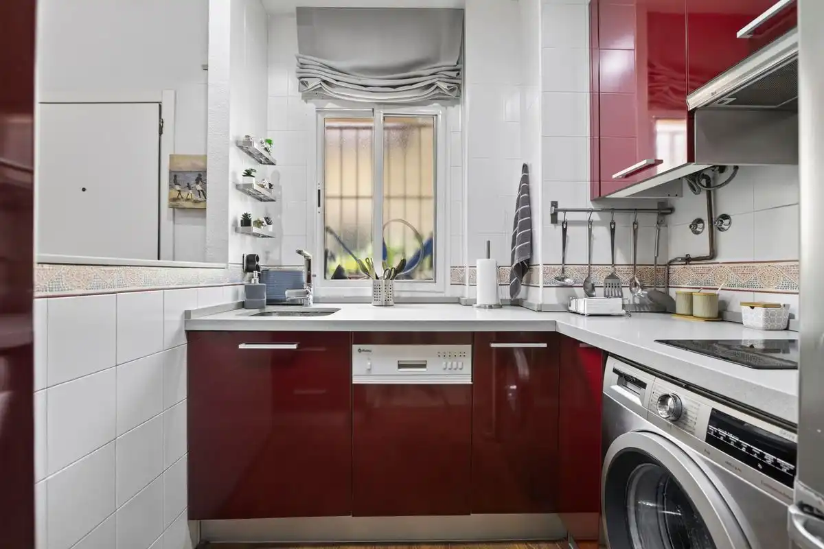 Kitchen of Flat for sale in Sevilla  with Air Conditioner, Heating and Furnished