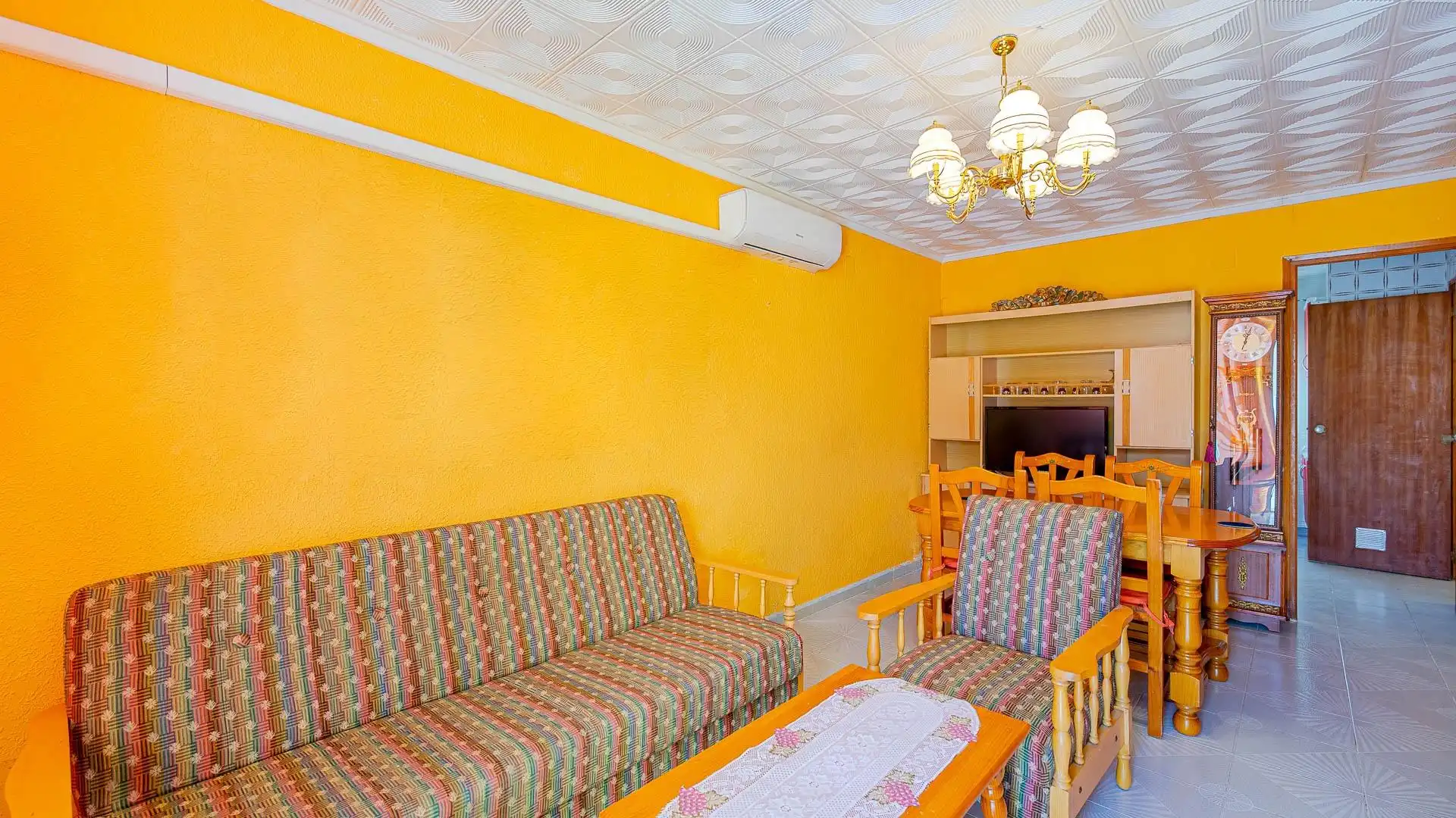 Sala d'estar de Casa o xalet en venda en Torrevieja amb Jardí privat