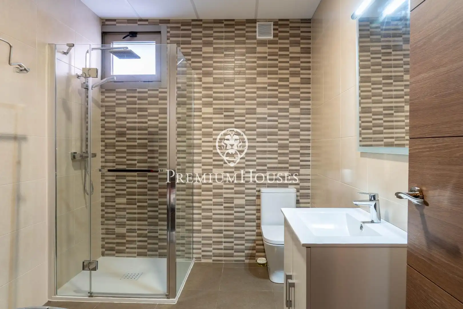 Bany de Casa o xalet en venda en Tarragona amb Jardí privat, Terrassa i Traster