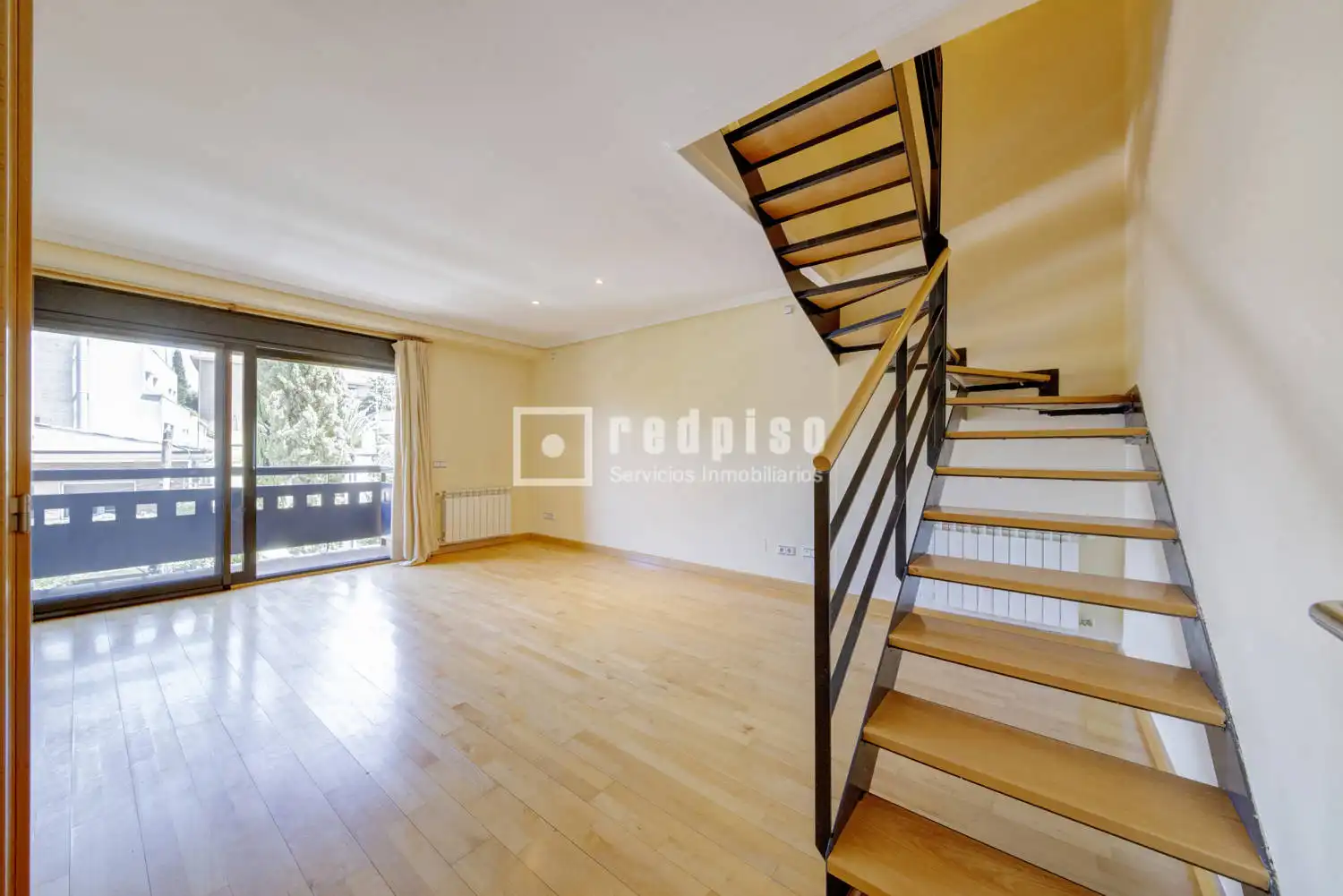 Exterior view of Duplexes for sale in Pozuelo de Alarcón  with Air Conditioner, Heating and Private garden