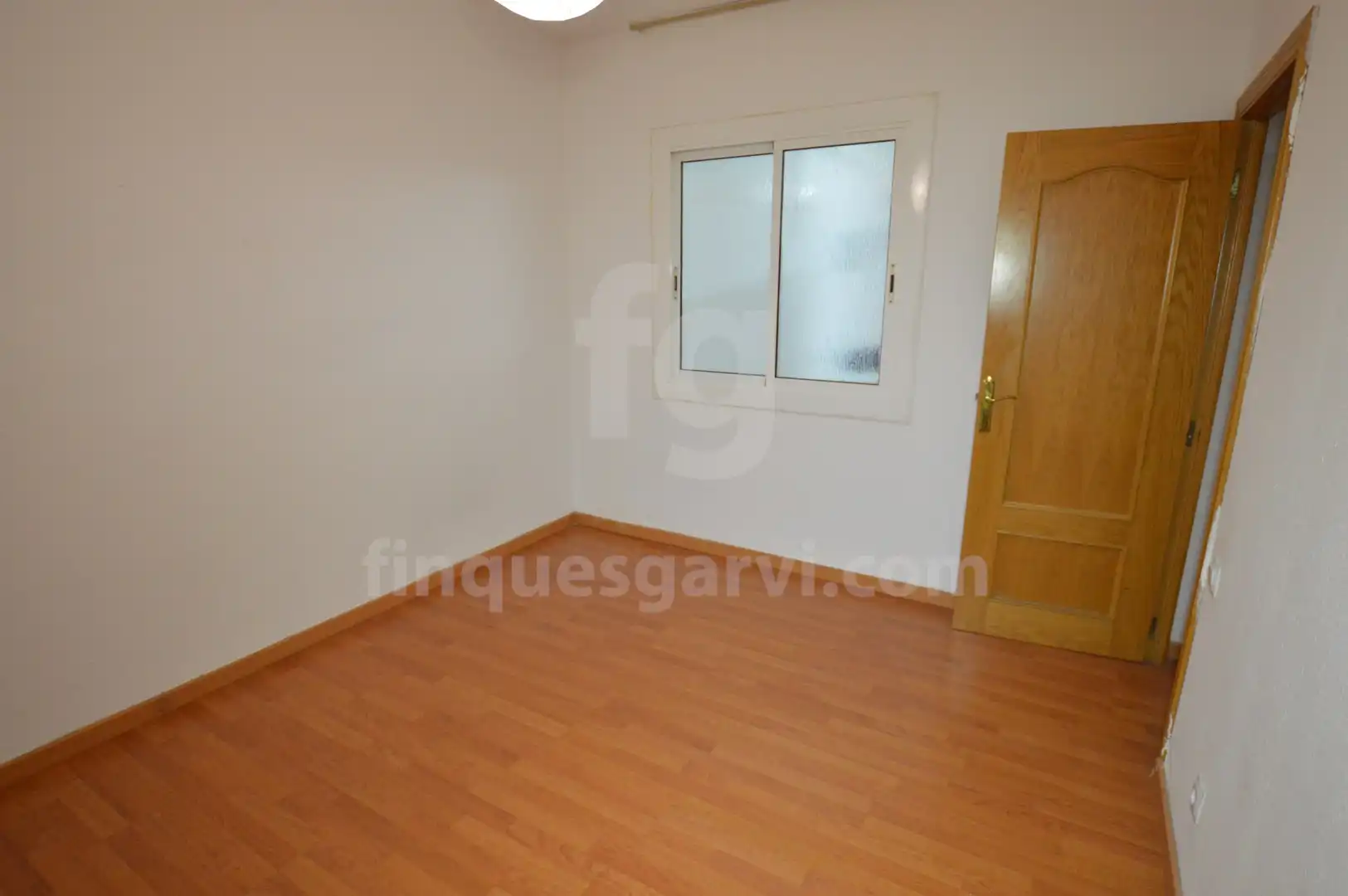 Schlafzimmer von Wohnung zur Miete in L'Hospitalet de Llobregat mit Klimaanlage und Balkon
