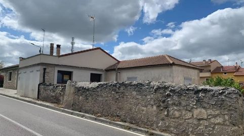 Foto 2 de Casa adosada en venta en Carretera Cuellar, 9, Fompedraza, Valladolid