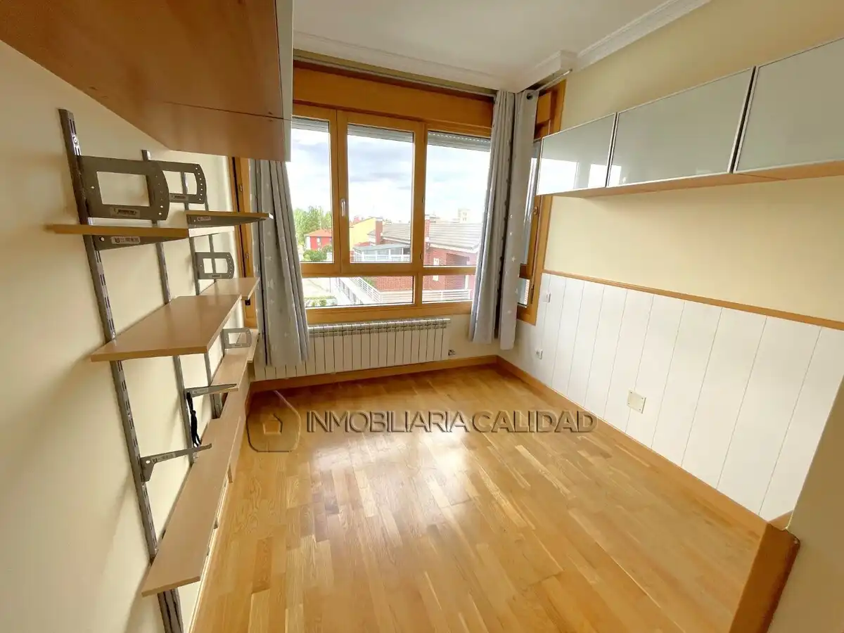 Schlafzimmer von Wohnung zur Miete in Burgos mit Heizung, Terrasse und Abstellraum